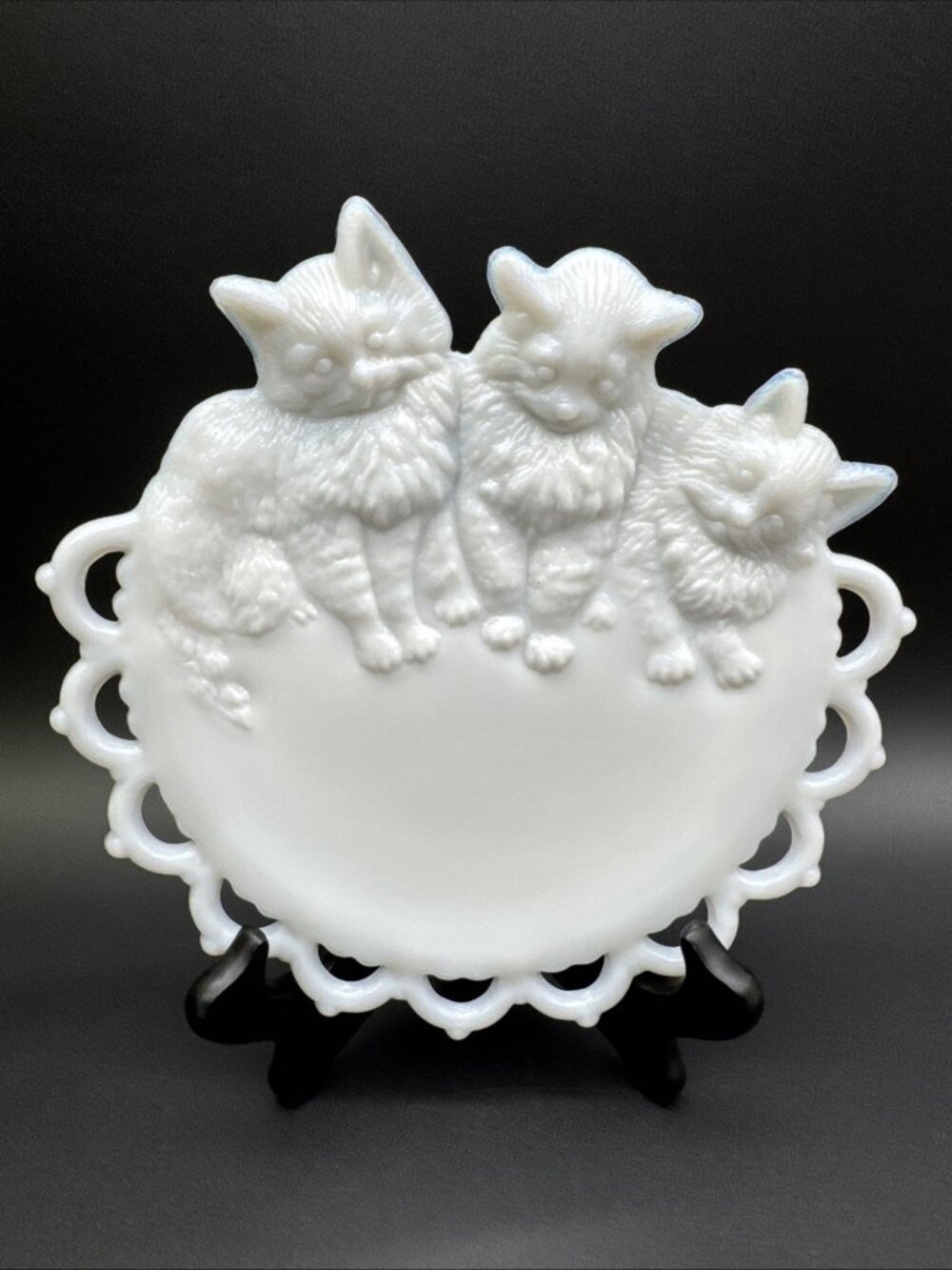 Vintage Westmoreland White Milkglass Cat Kitten Lace Edge Wall Plate Cottagecore